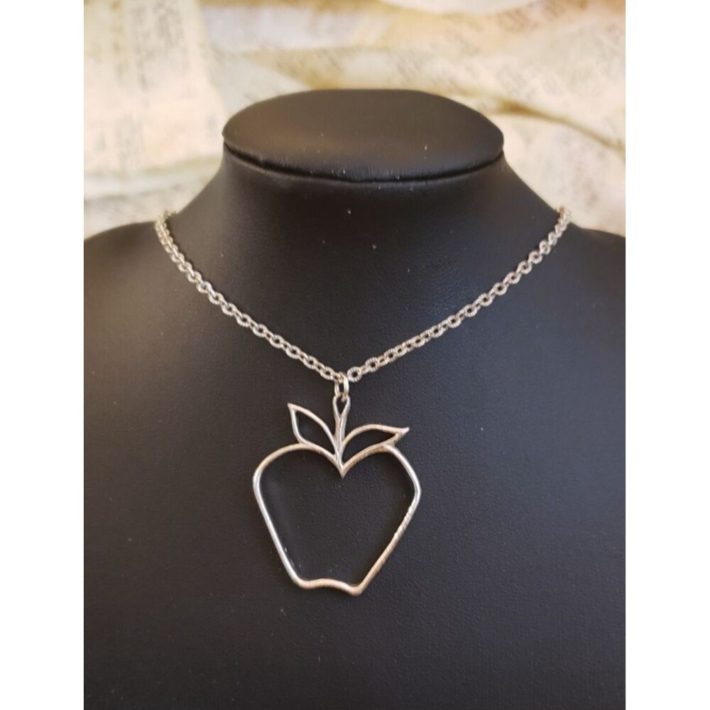 1970's Vtg Sarah Coventry Silver Outline Apple - For Teachers or Snow White Fans